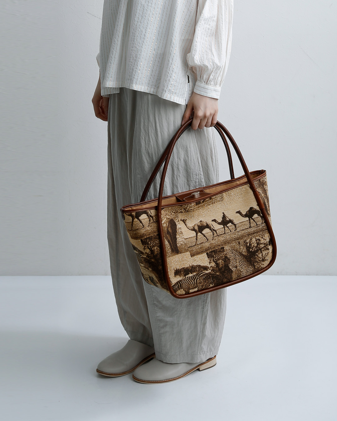 A VACATION(ア ヴァケーション)パターン トートバッグ HIPPO 26ss-a114-same1