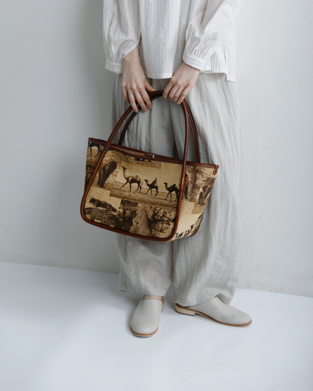 A VACATION(ア ヴァケーション)パターン トートバッグ HIPPO 26ss-a114-same1