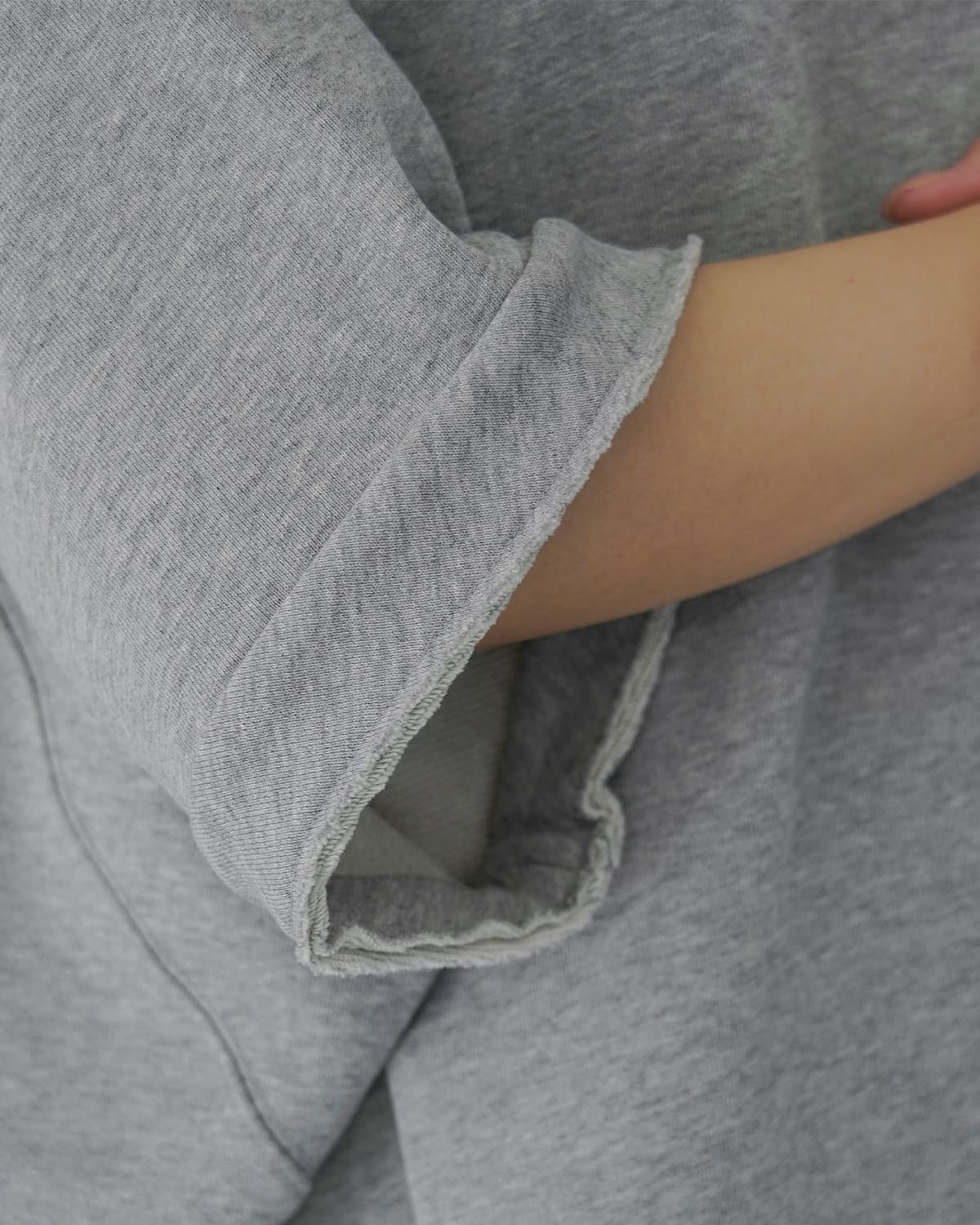 FLOWER(フラワー)スイッチングワイドスウェットシャツ “Switching wide sweat shirt” 26ssf006