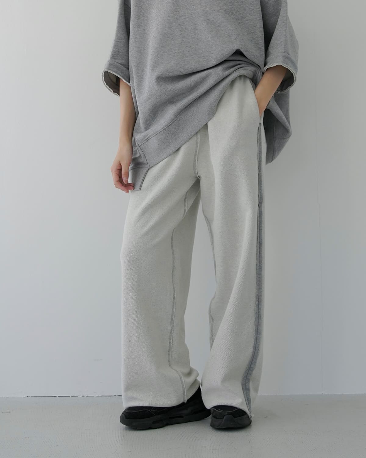 FLOWER(フラワー)リバースサイドスウェットパンツ “Reverse side sweat pants” 26ssf007