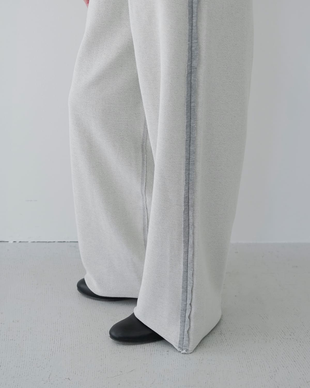 FLOWER(フラワー)リバースサイドスウェットパンツ “Reverse side sweat pants” 26ssf007