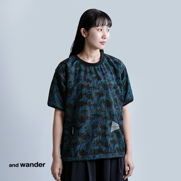 and wander(アンドワンダー)プリントウィンドTシャツprintedwindT574-6121015