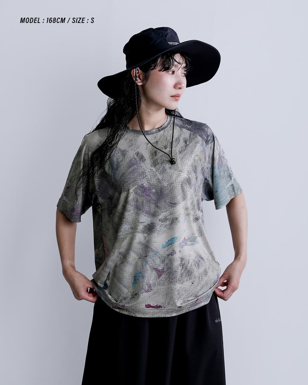 and wanderグラフィック 半袖Tシャツ ALTRA×and wander graphic SS T 574-6164502