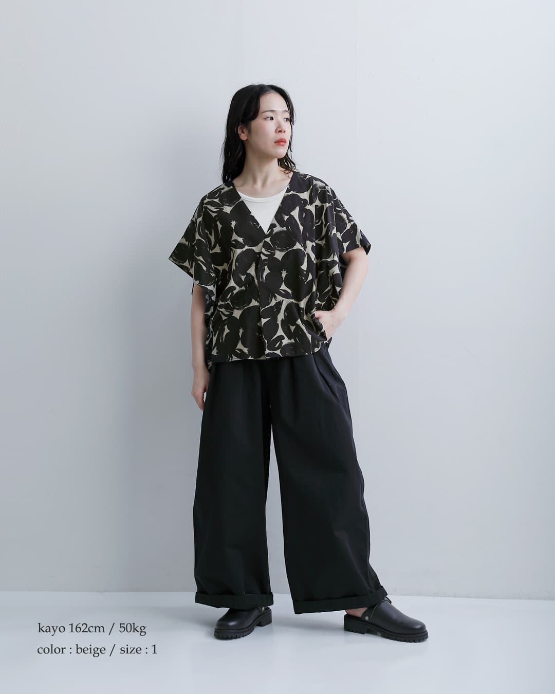 HAVERSACK(ハバーサック)ブラッシュドフラワープリント Vネックシャツ 622629