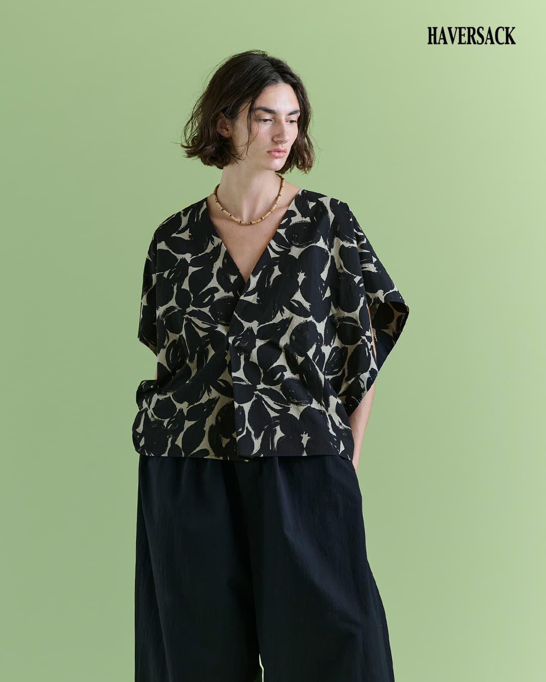 HAVERSACK(ハバーサック)ブラッシュドフラワープリント Vネックシャツ 622629