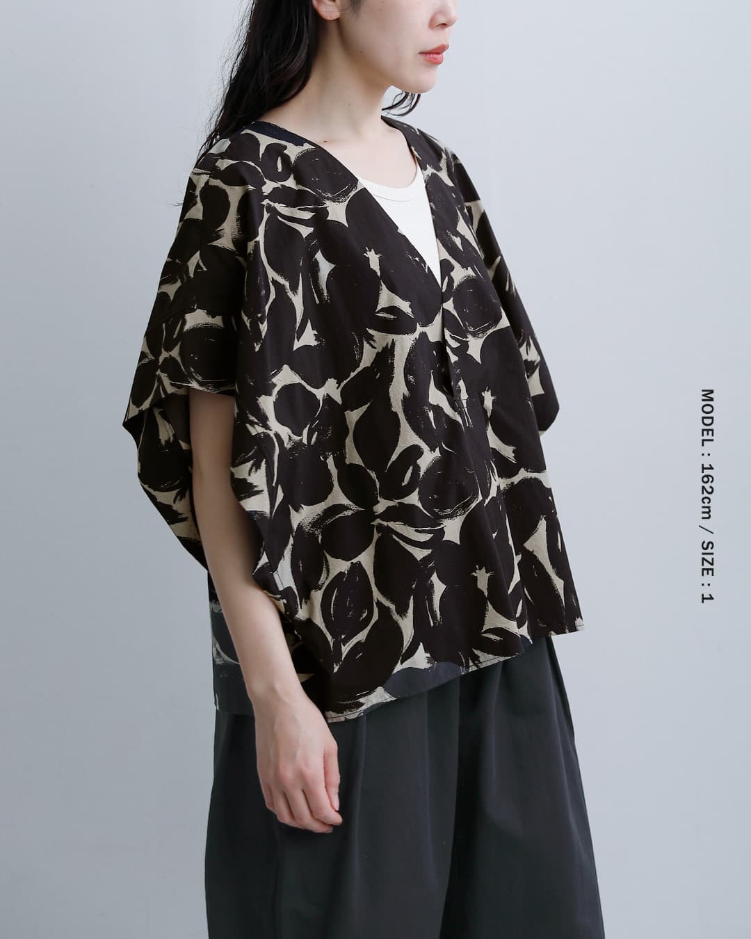 HAVERSACK(ハバーサック)ブラッシュドフラワープリント Vネックシャツ 622629