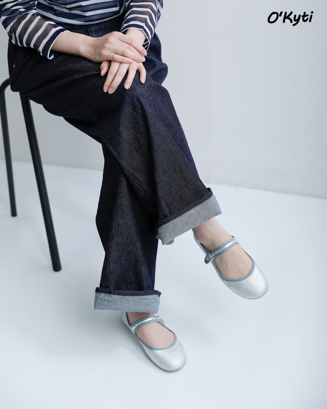 OKYTI(オキティ)MOON ボタン ストラップ フラット シューズ 6525-b-s-moon