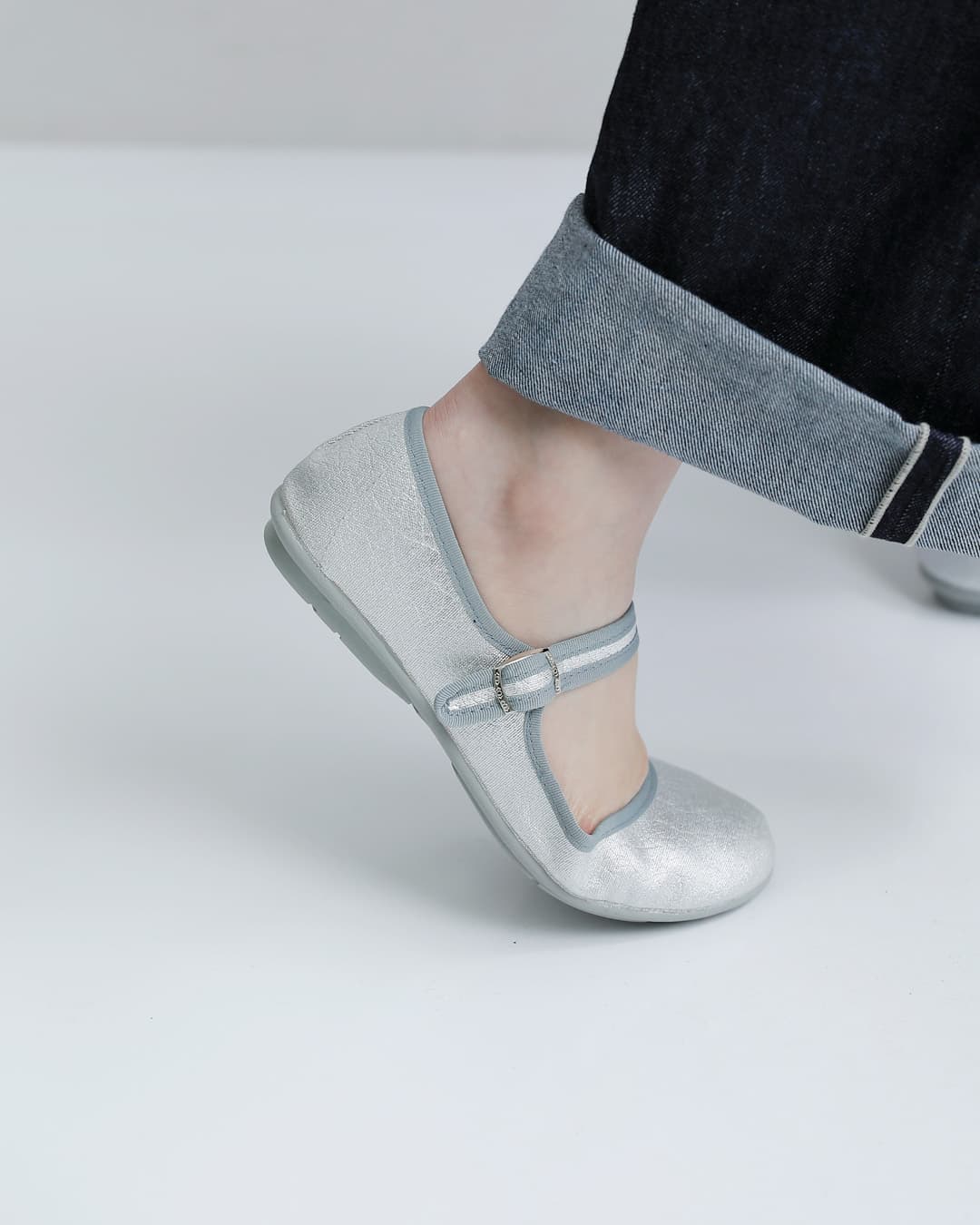 OKYTI(オキティ)MOON ボタン ストラップ フラット シューズ 6525-b-s-moon