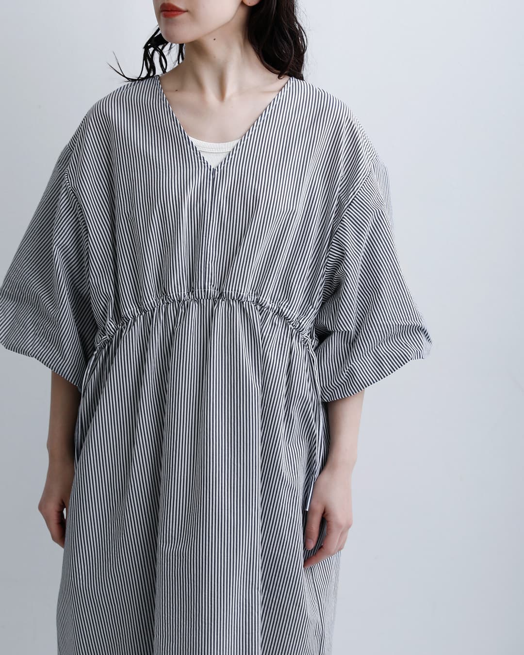 HAVERSACK(ハバーサック)エアリーコットンストライプ Vネック ロングワンピース 652625