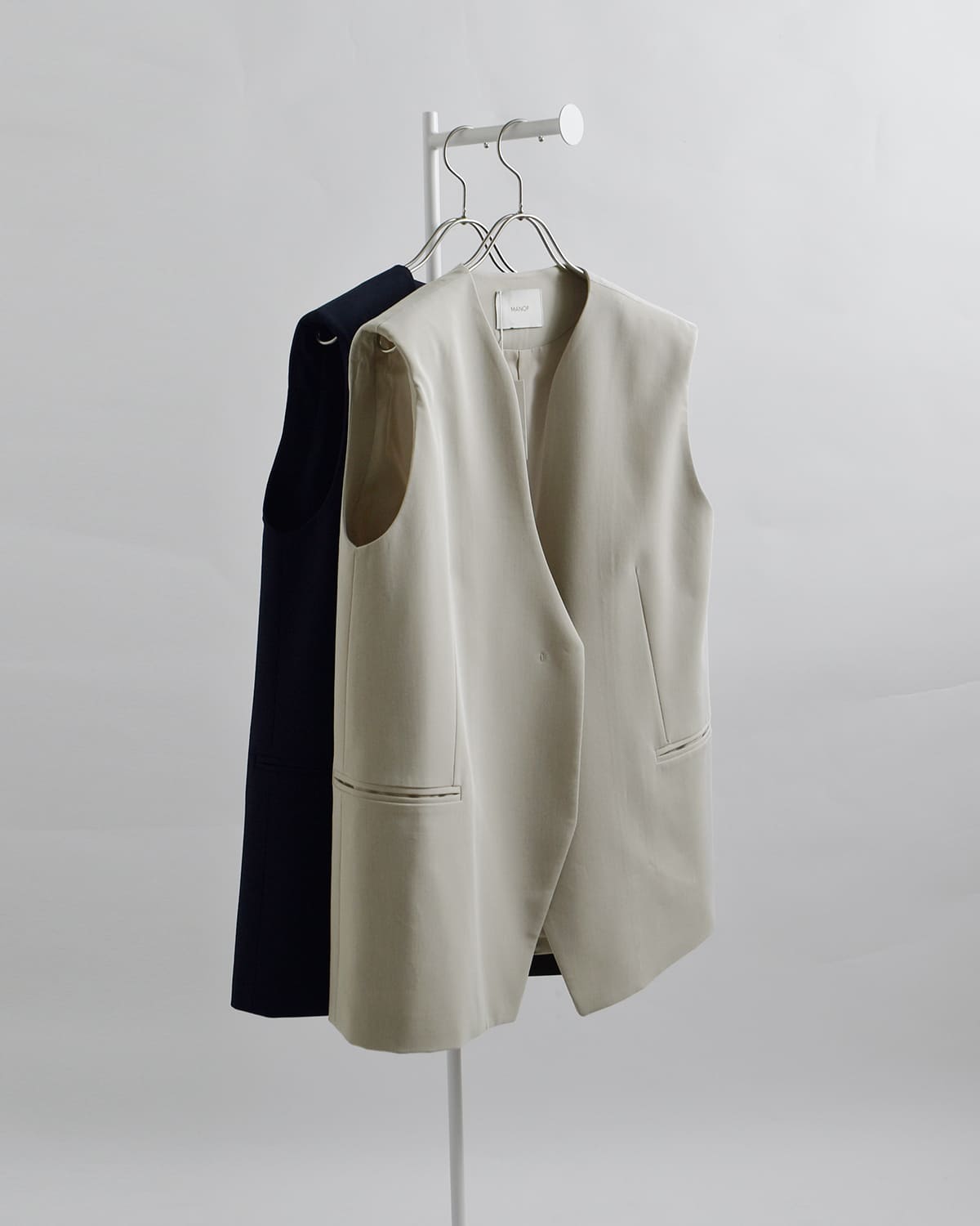 MANOF(マノフ)カラーレスジレ 80103-0413