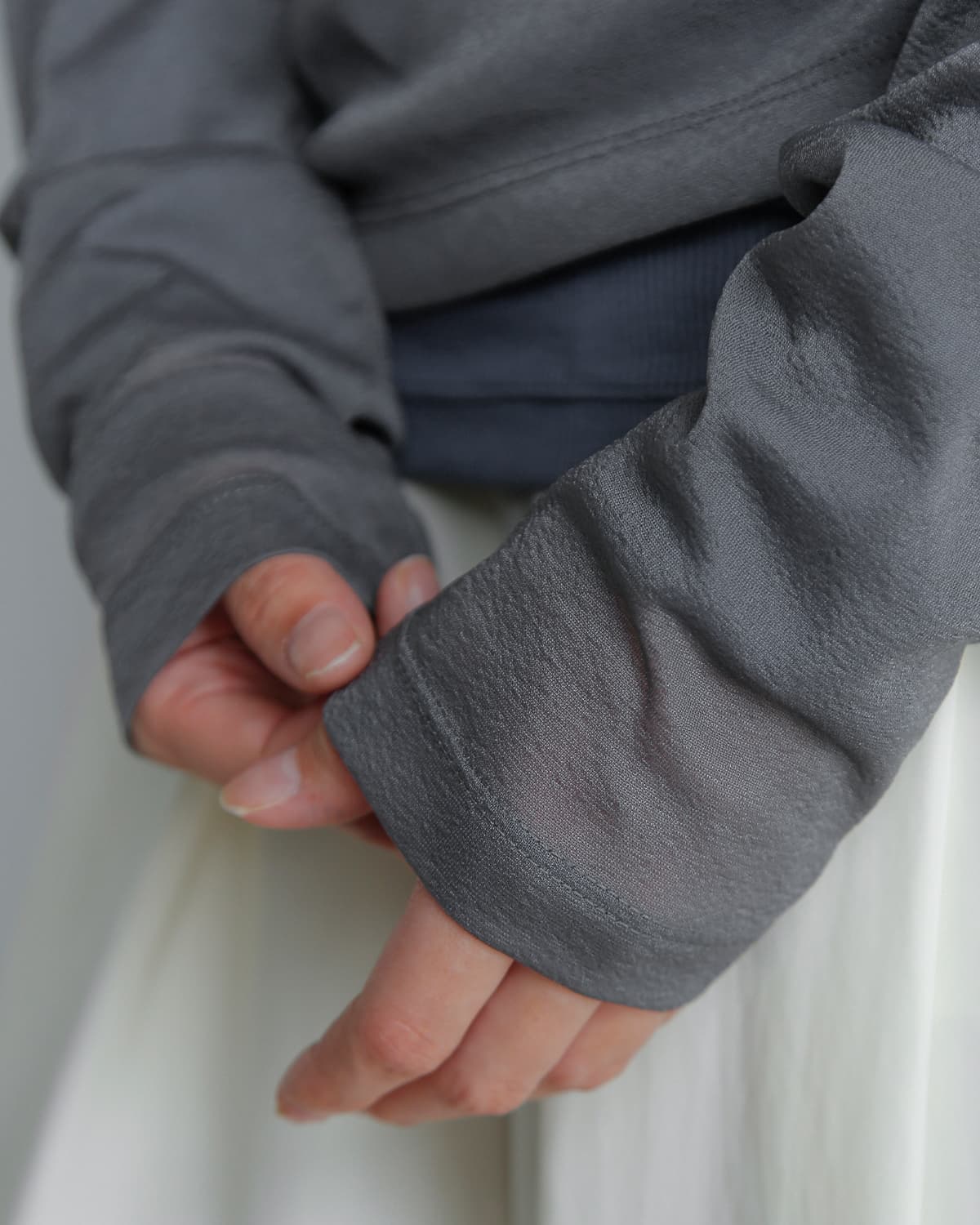 MANOF(マノフ)シアー レイヤードカットトップス 80105-1043