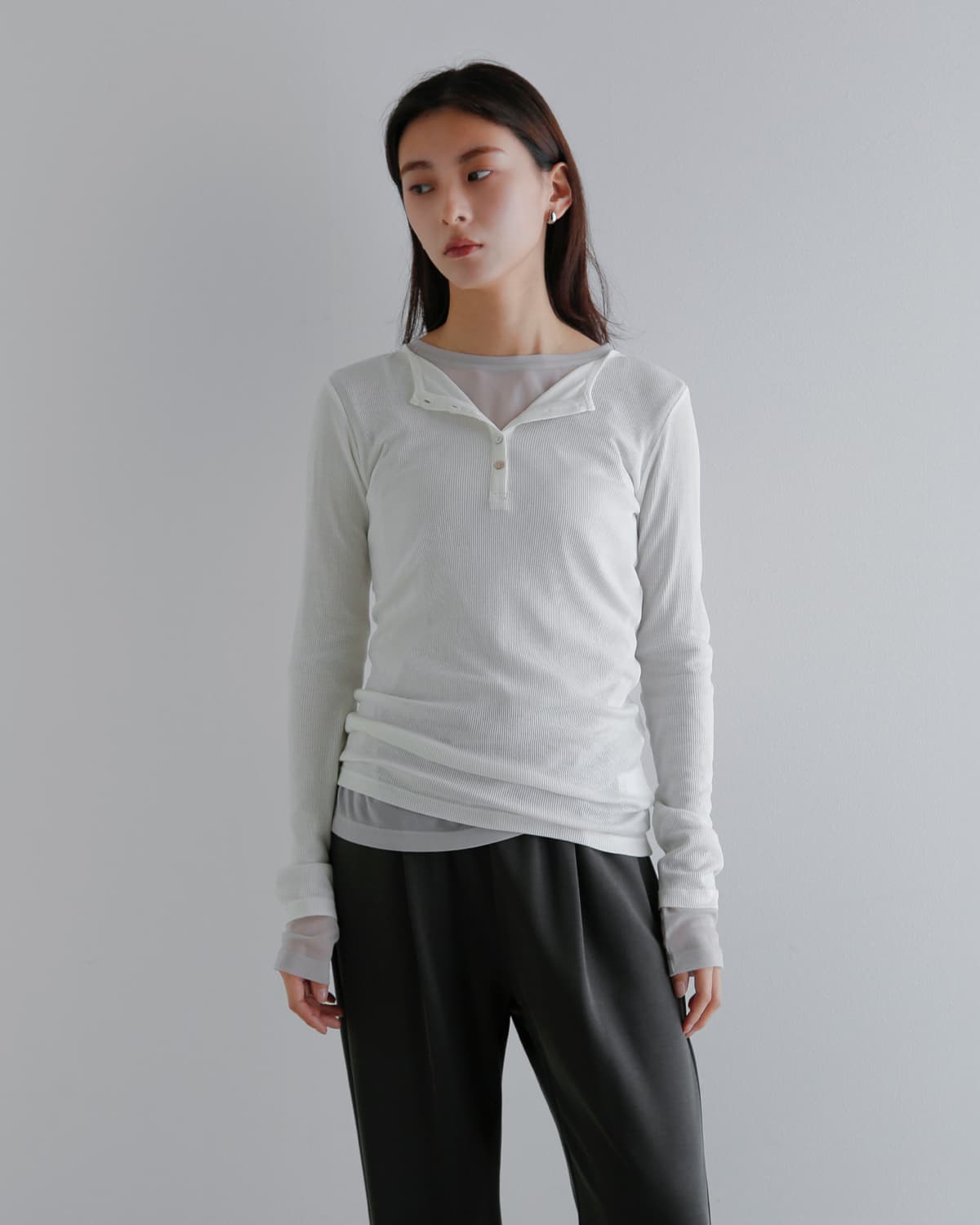 MANOF(マノフ)シアー レイヤードカットトップス 80105-1043