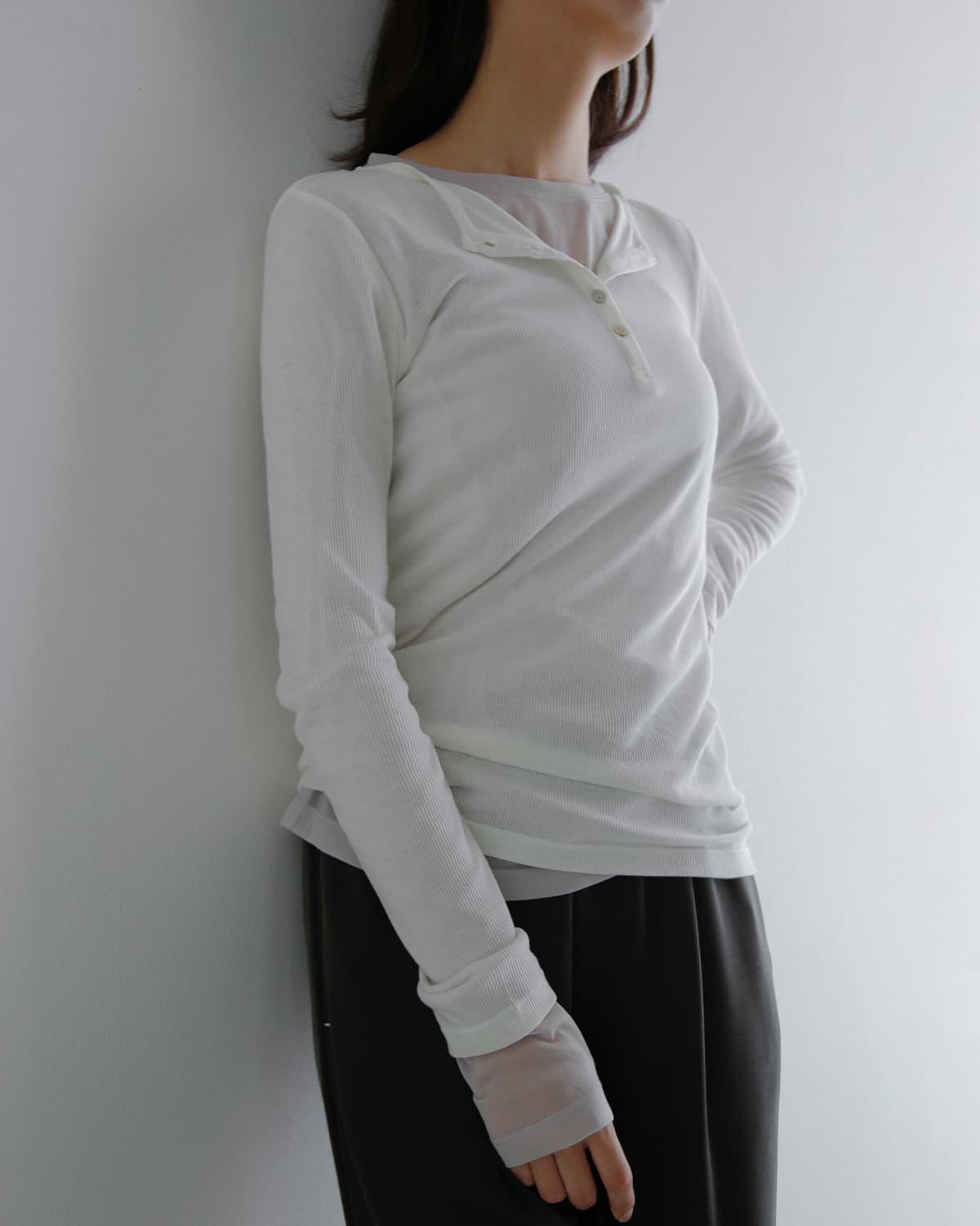 MANOF(マノフ)シアー レイヤードカットトップス 80105-1043