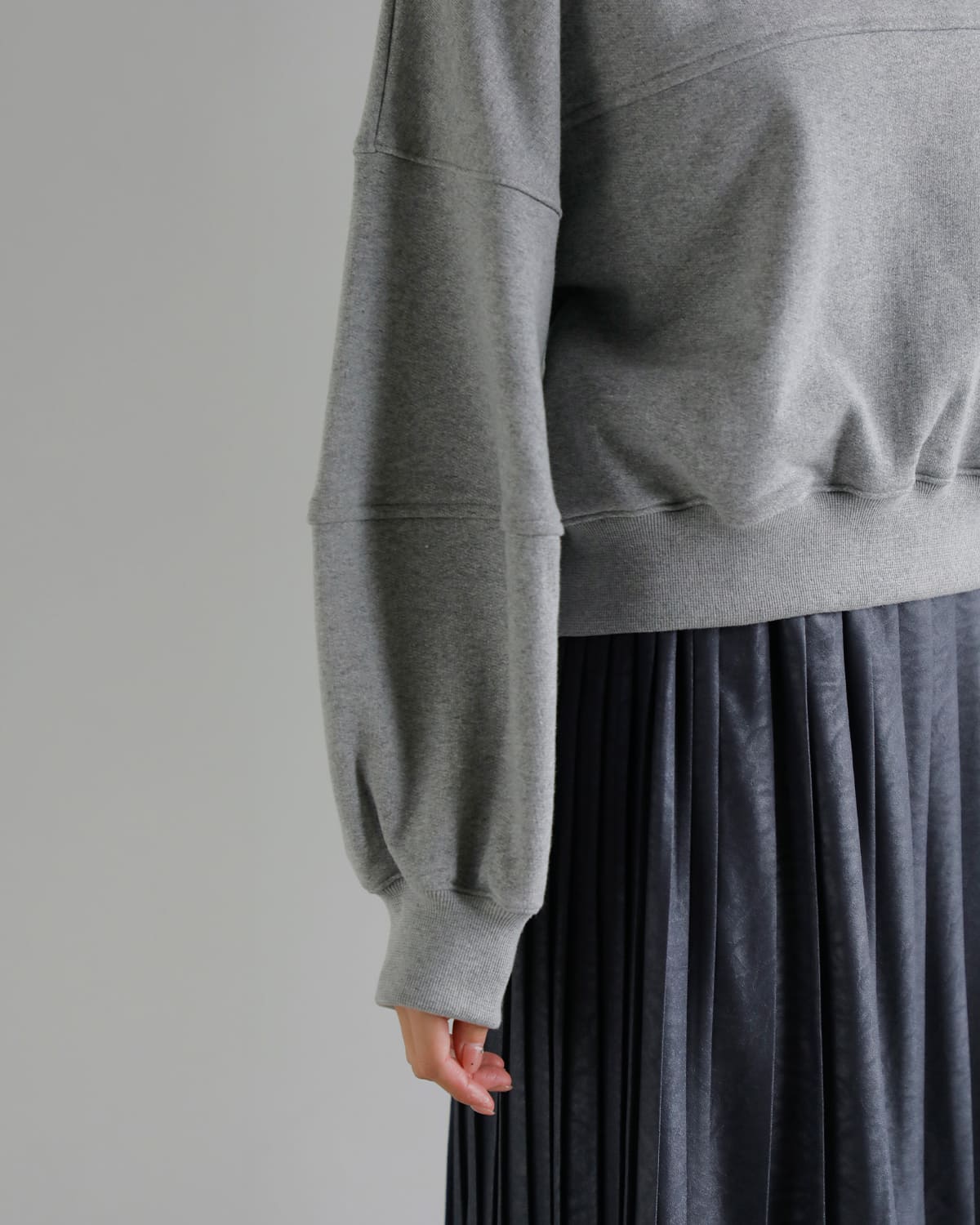 MANOF(マノフ)ムーンスリットスウェットトップス 80105-1053