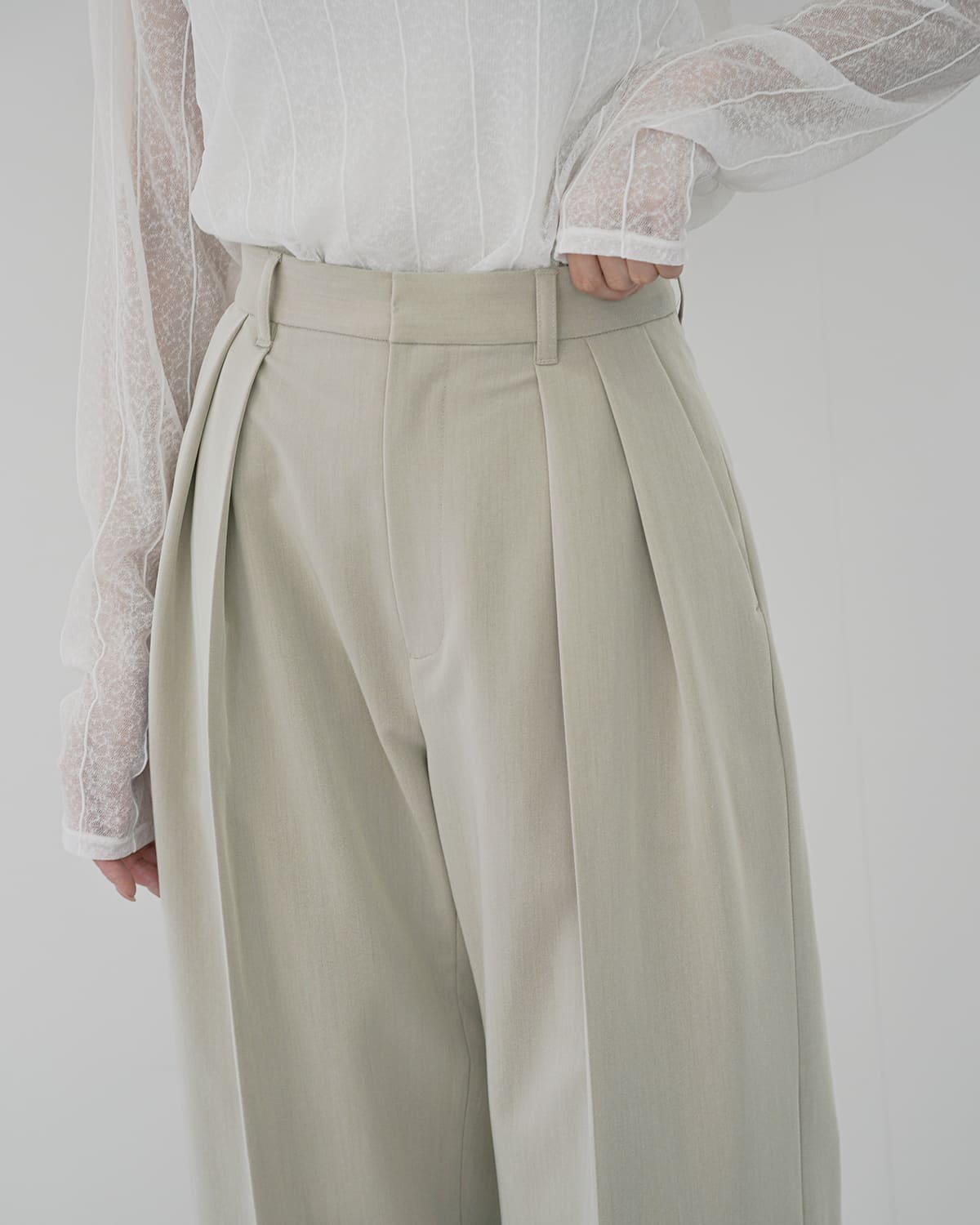 MANOF(マノフ)ベルト付きタックインワイドパンツ 80110-7043