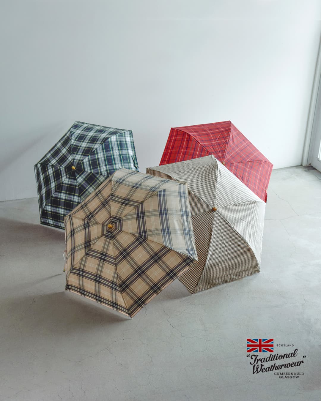 Traditional Weatherwear(トラディショナルウェザーウェア)ミニ バンブーハンドル 撥水 UVカット加工 晴雨兼用 折り畳み傘 “FOLDING BAMBOO MINI” a261slggo0259pe