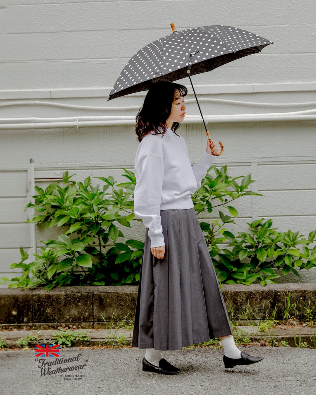 Traditional Weatherwearバンブーハンドル 撥水 UVカット加工 晴雨兼用 長傘 “UMBRELLA BAMBOO LITE” a261slggo0260bu