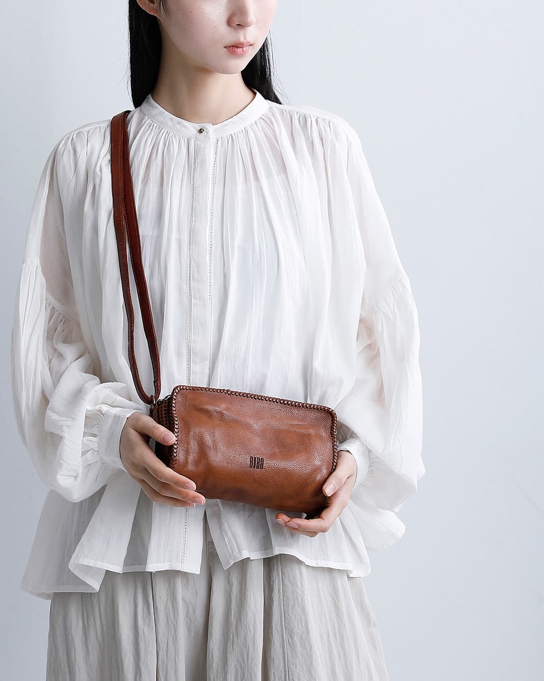 BIBAウォッシュドカウレザー パーフォレーション ドリルクロスボディバッグ “ABBOT” abb1l