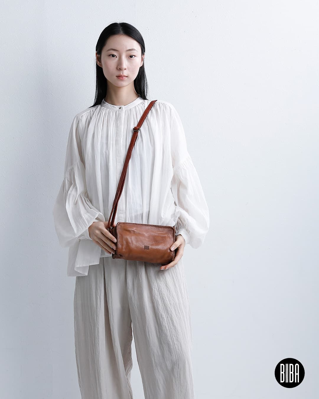 BIBAウォッシュドカウレザー パーフォレーション ドリルクロスボディバッグ “ABBOT” abb1l