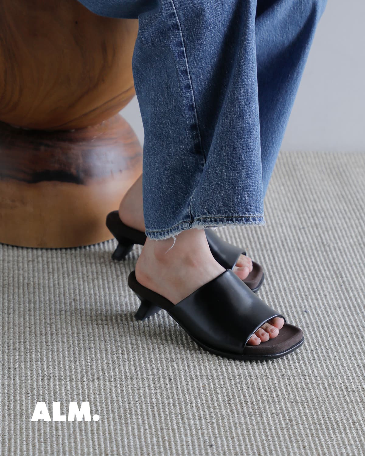 ALM.(アルム)パフィー サンダル “RABBIT PUFFY SANDALS”al136
