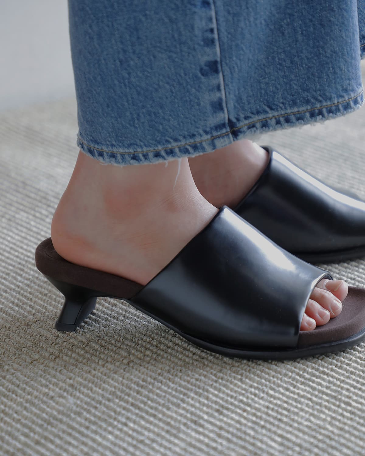 ALM.(アルム)パフィー サンダル  “RABBIT PUFFY SANDALS” al136