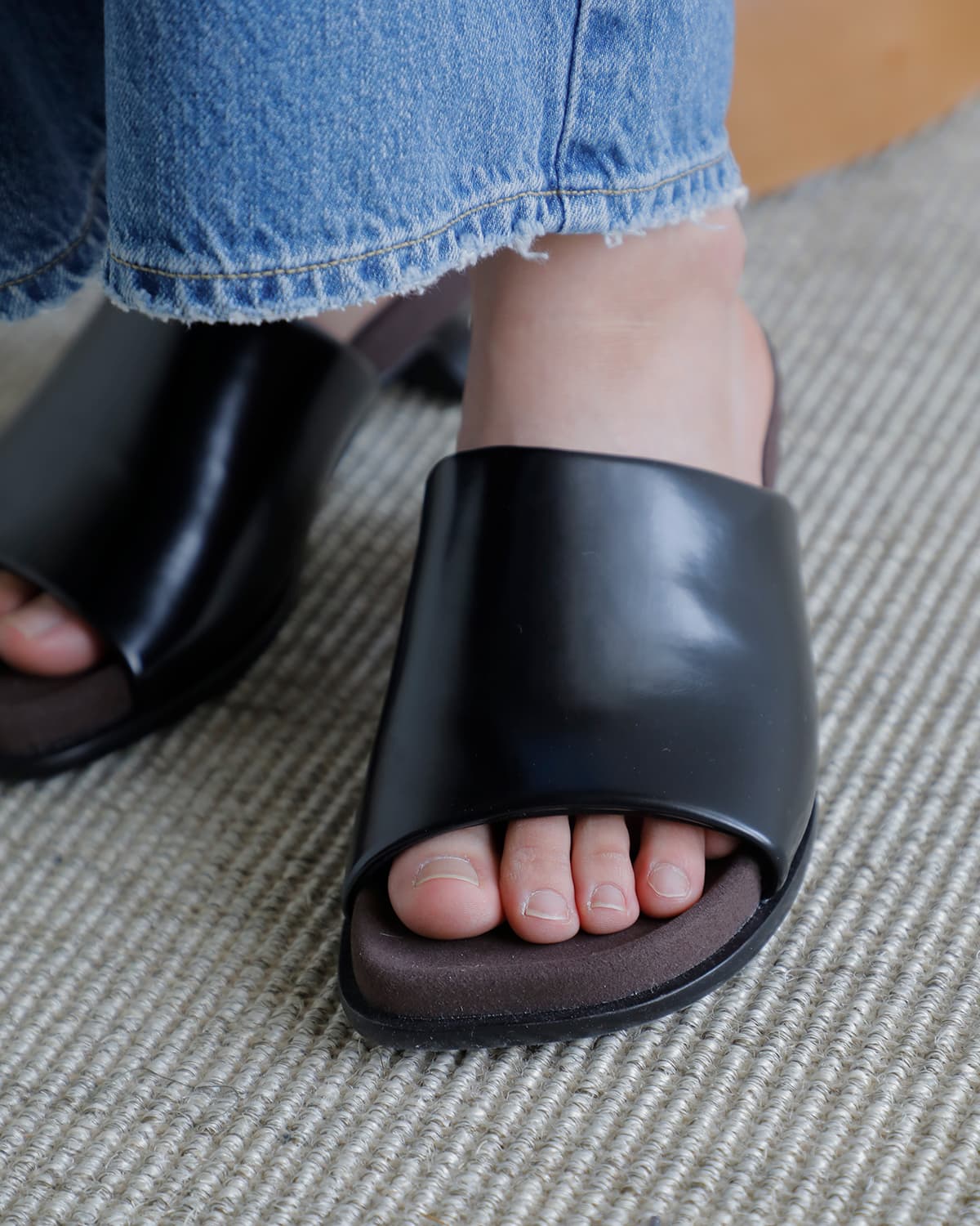 ALM.(アルム)パフィー サンダル  “RABBIT PUFFY SANDALS” al136