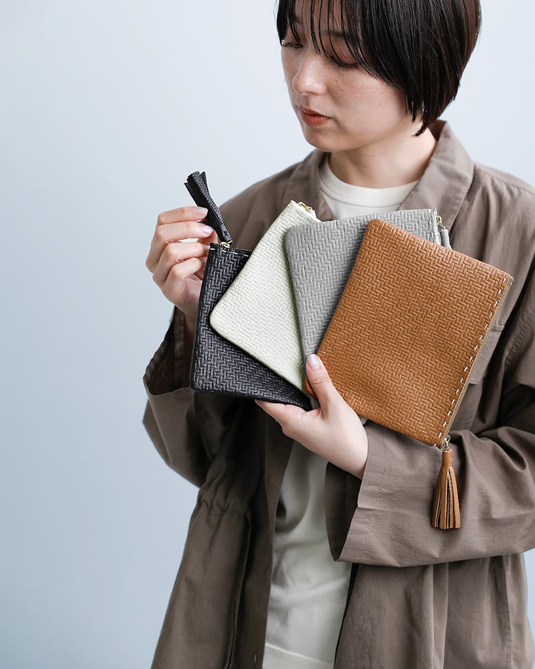 FEU DUN PHAREカウレザー 型押し ポーチ 大 f54148-38