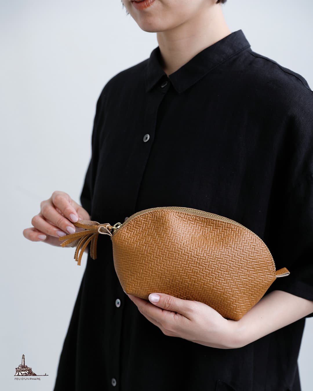 FEU DUN PHAREカウレザー 型押し ショルダー ポーチ f54163-38