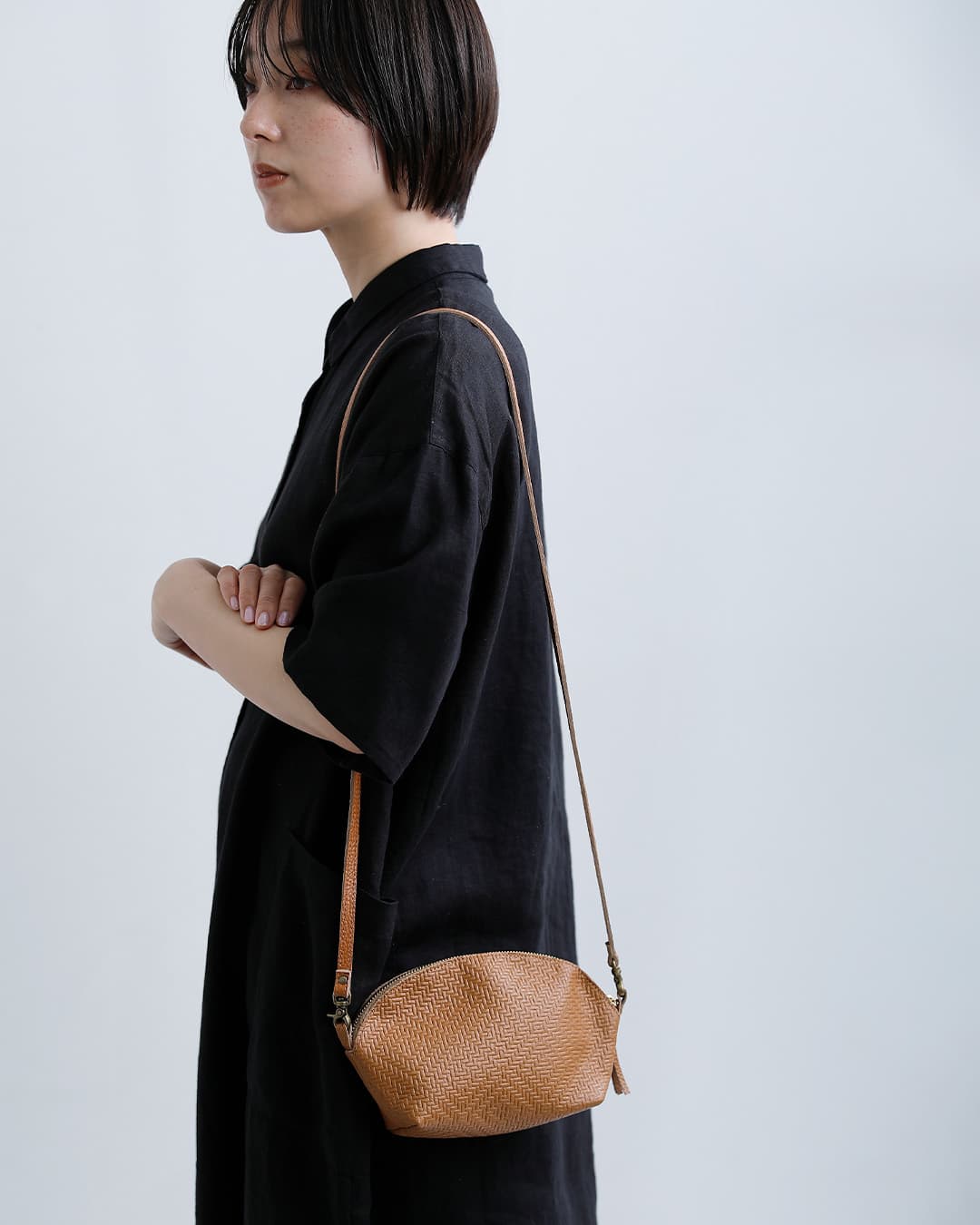 FEU DUN PHAREカウレザー 型押し ショルダー ポーチ f54163-38