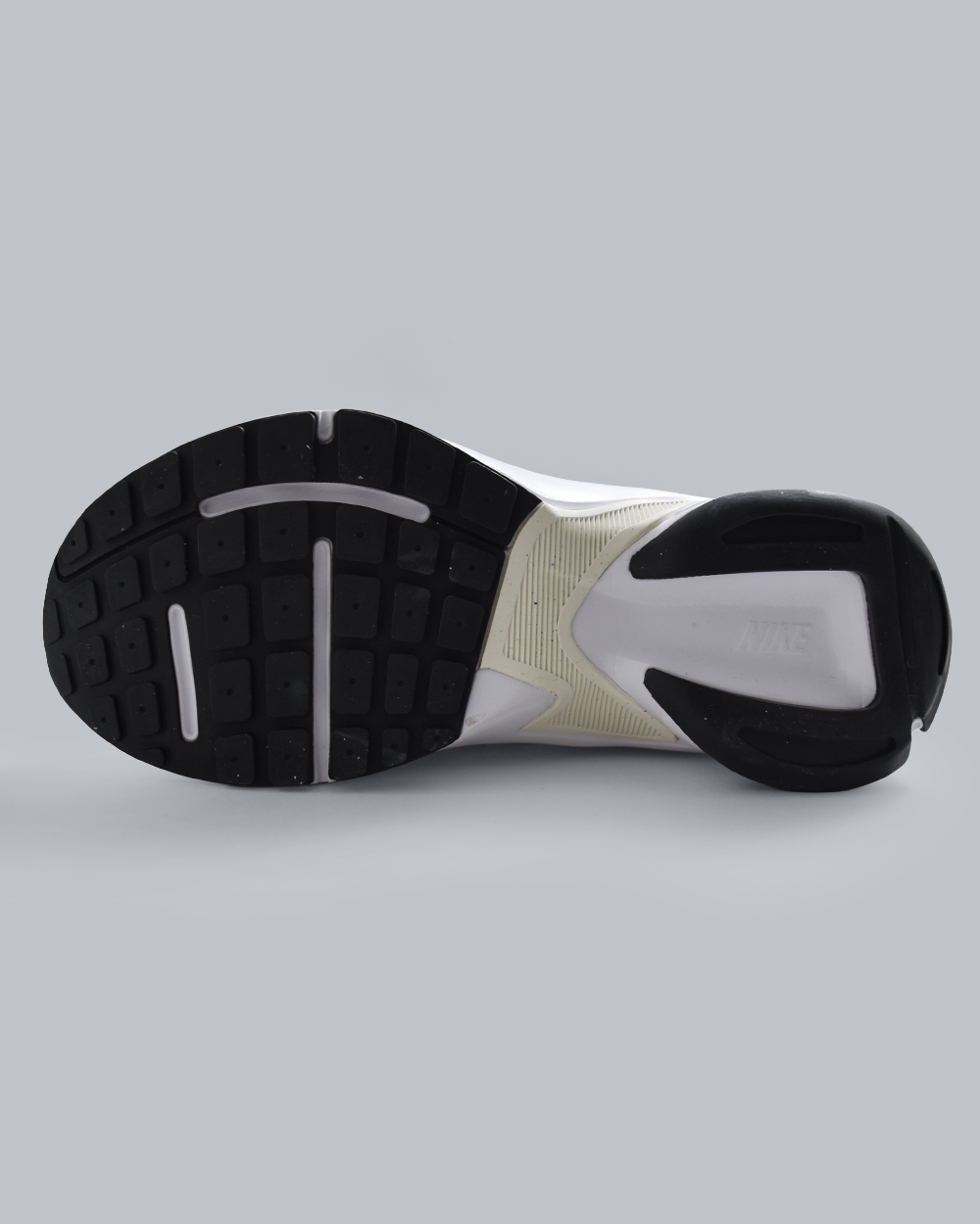 NIKEウィメンズ AL8 スニーカー fj3794