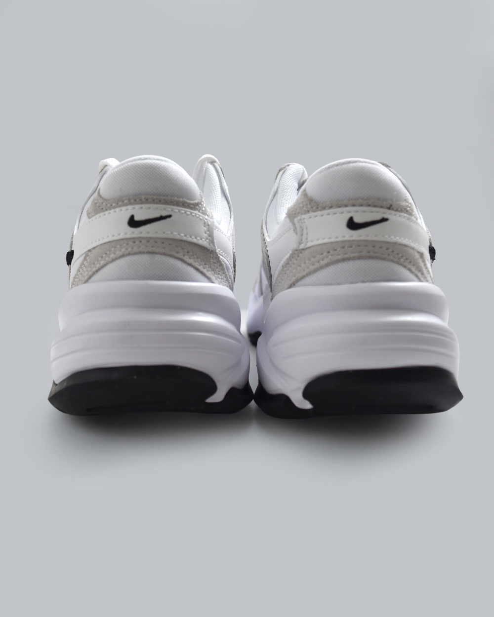 NIKEウィメンズ AL8 スニーカー fj3794