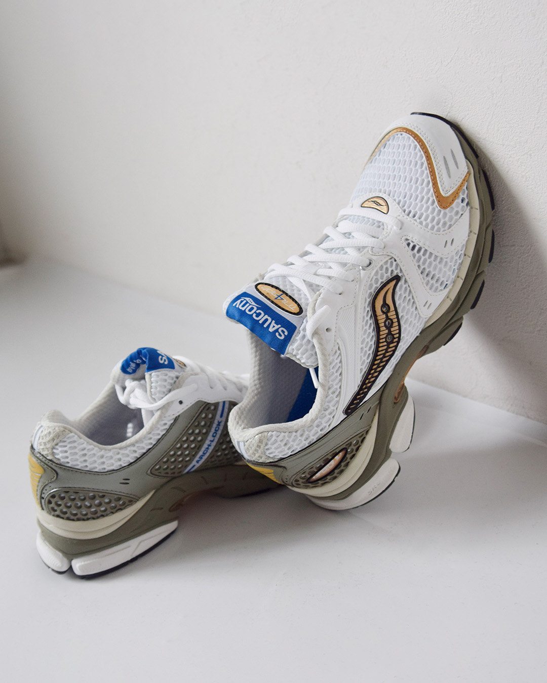 saucony(サッカニー)プログリッドトライアンフ4 クローズドメッシュ レースアップ スニーカー PROGRID TRIUMPH 4 progrid-triumph4