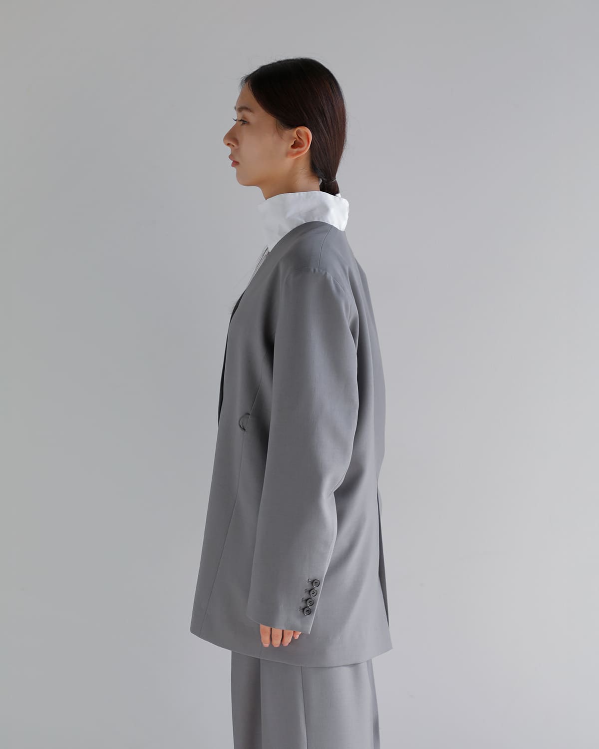 Hella ヘラ ダブルボタン ノーカラージャケット “DOUBLE BUTTON NO