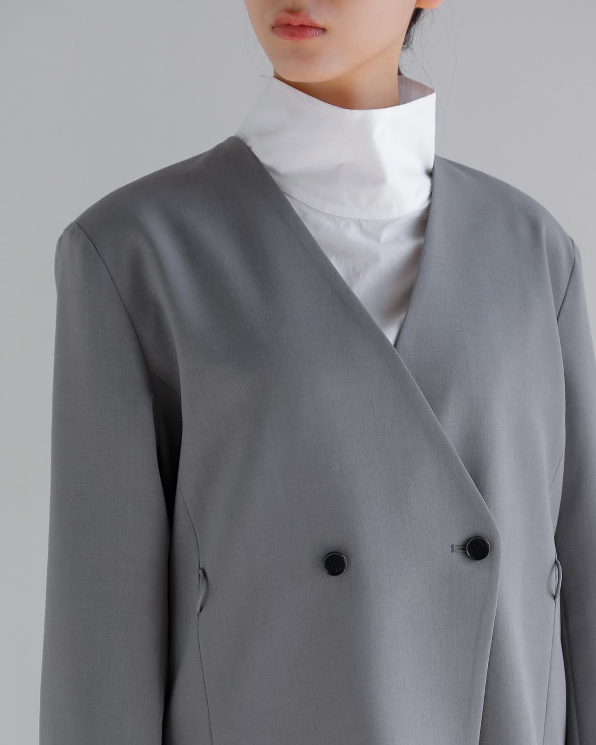 Hella ヘラ ダブルボタン ノーカラージャケット “DOUBLE BUTTON NO