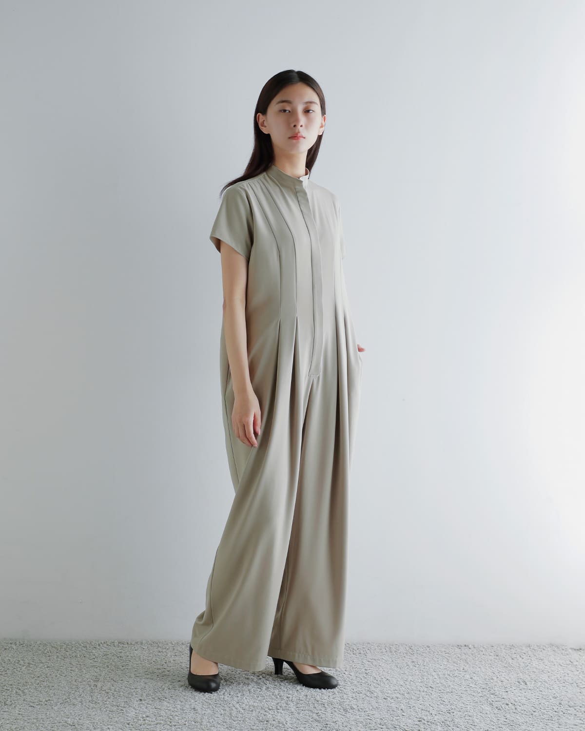 Hella(ヘラ)ワイドタックジャンプスーツWIDETUCKJUMPSUIT h261-40