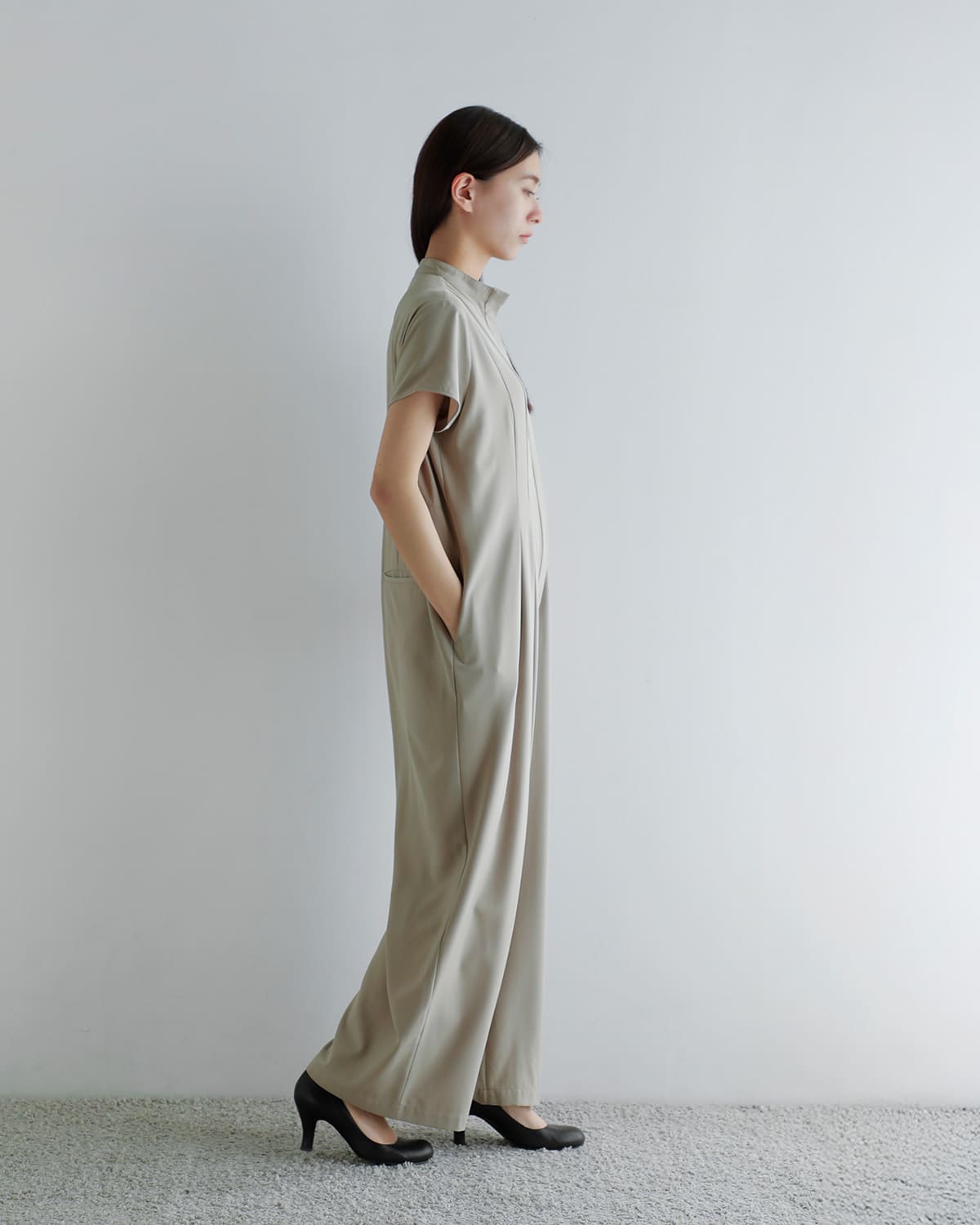 Hella(ヘラ)ワイドタックジャンプスーツWIDETUCKJUMPSUIT h261-40