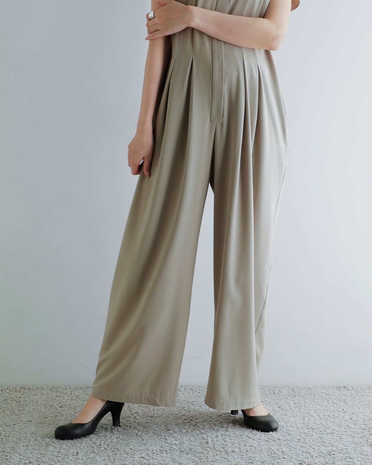 Hella(ヘラ)ワイドタックジャンプスーツWIDETUCKJUMPSUIT h261-40