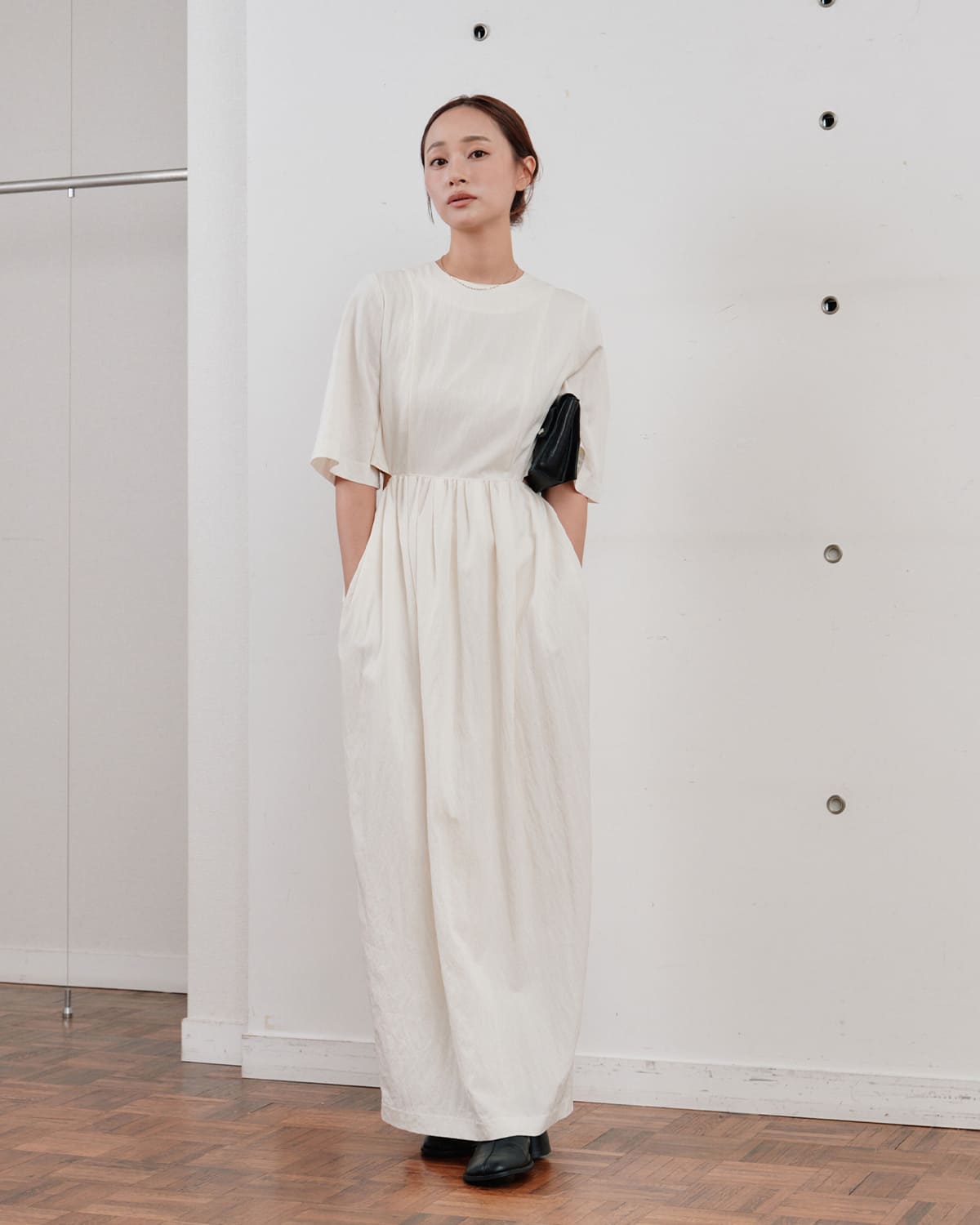 Hella(ヘラ)ウエストサイドスリットコクーンドレスWAISTSIDESLITCOCOONDRESS h261-43