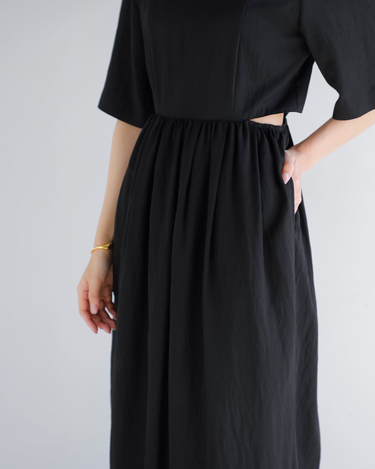 Hella(ヘラ)ウエストサイドスリットコクーンドレスWAISTSIDESLITCOCOONDRESS h261-43