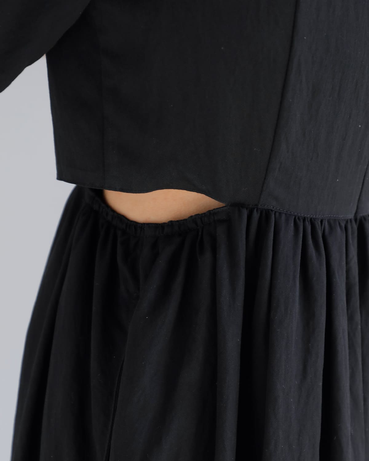 Hella(ヘラ)ウエストサイドスリットコクーンドレスWAISTSIDESLITCOCOONDRESS h261-43