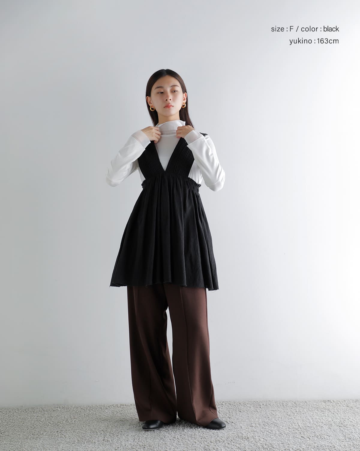 Hella(ヘラ)コットンクレープVネックギャザートップスCOTTONCREPEGATHERTOP h261-80