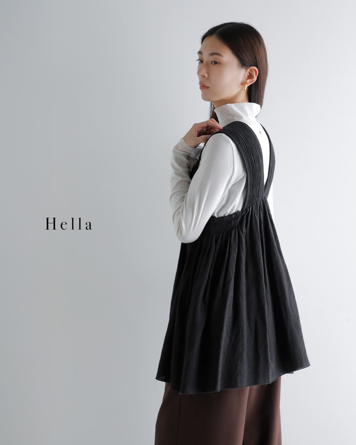 Hella(ヘラ)コットンクレープ Vネック ギャザー トップス COTTON CREPE GATHER TOPh261-80