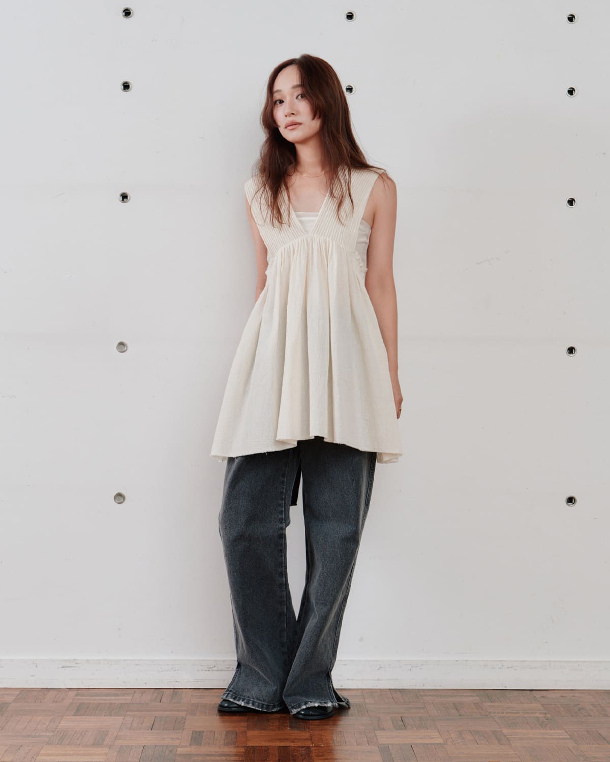 Hella(ヘラ)コットンクレープVネックギャザートップスCOTTONCREPEGATHERTOP h261-80