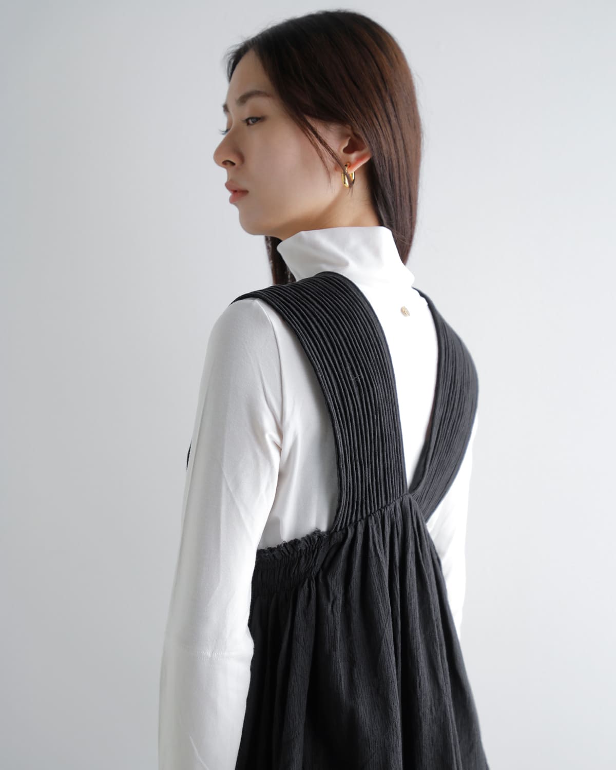 Hella(ヘラ)コットンクレープVネックギャザートップスCOTTONCREPEGATHERTOP h261-80