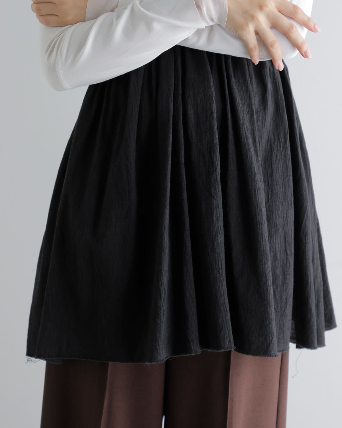 Hella(ヘラ)コットンクレープVネックギャザートップスCOTTONCREPEGATHERTOP h261-80