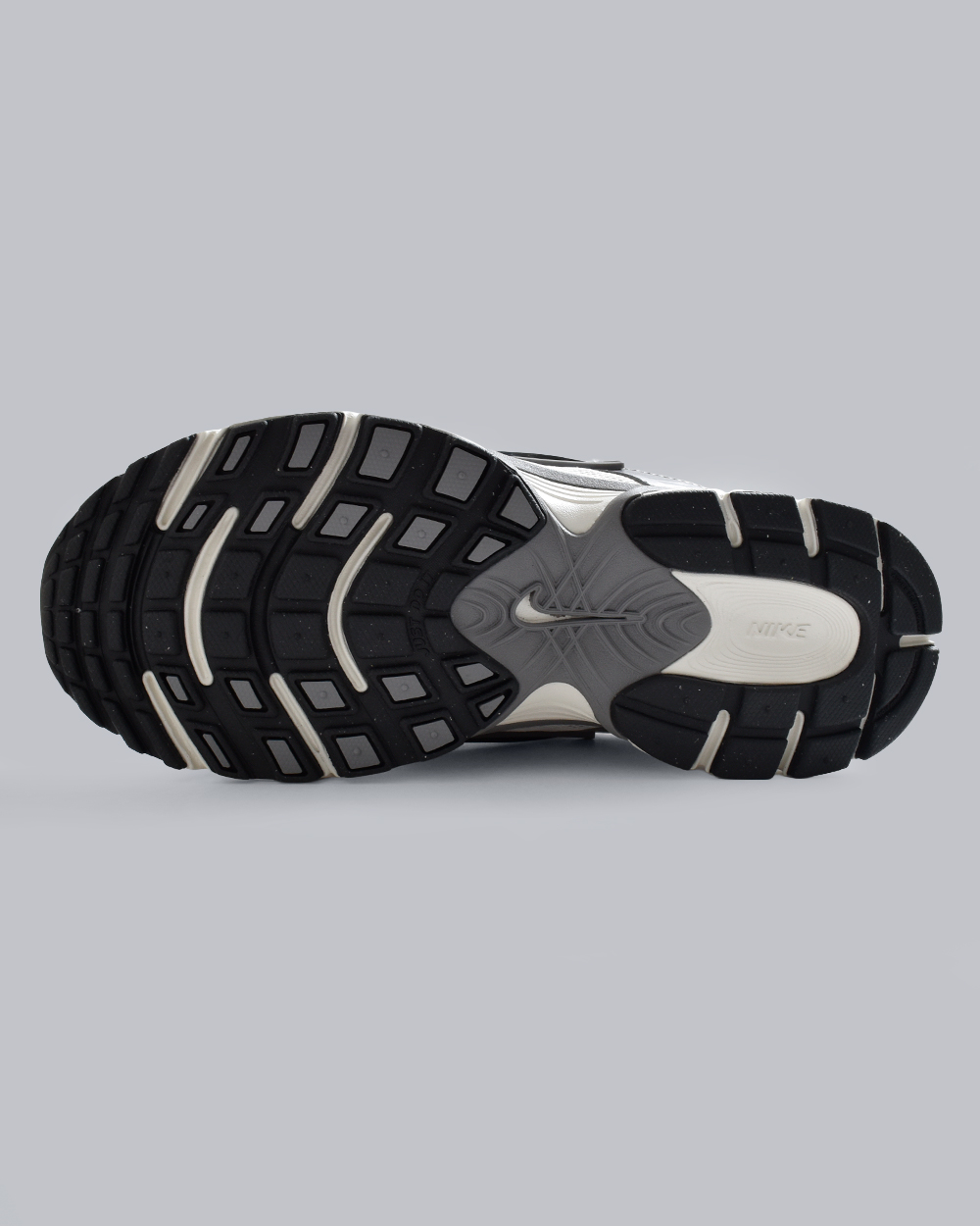 NIKEV5 RNR スニーカー hj5228