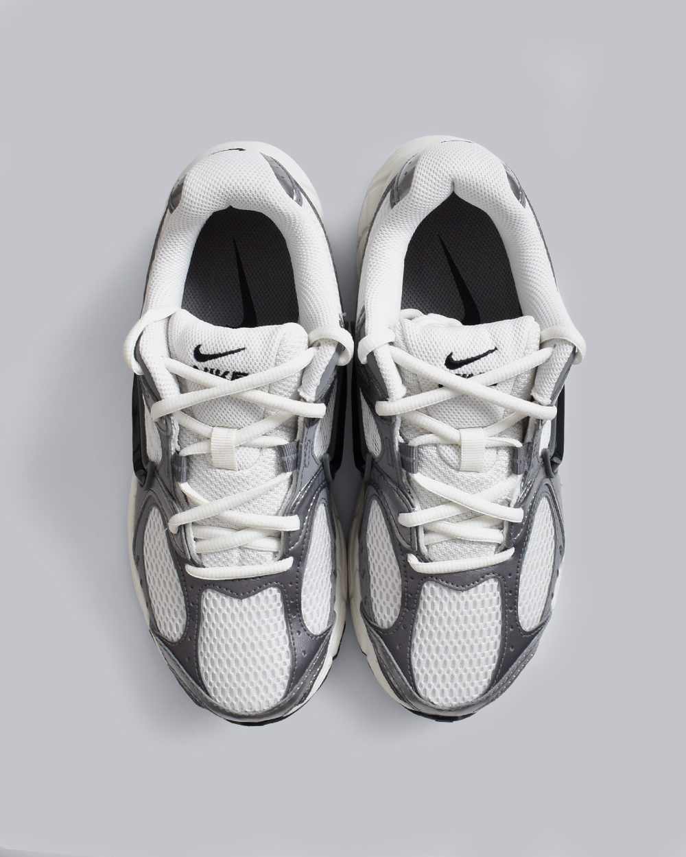 NIKEV5 RNR スニーカー hj5228