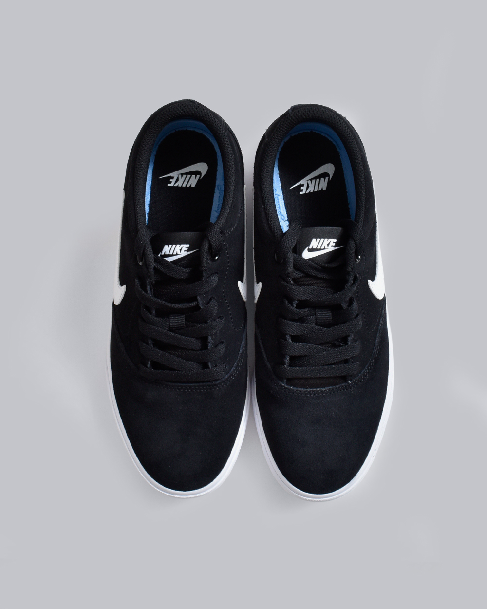 NIKEウィメンズ チャージ スエード スニーカー im4399