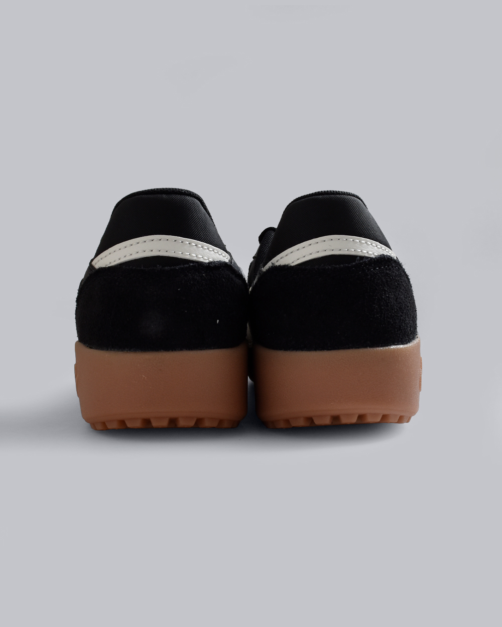 NIKEウィメンズ テラモンタ スエード スニーカー im6484