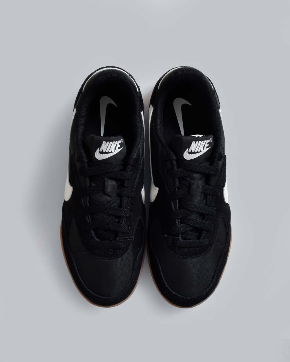NIKEウィメンズ テラモンタ スエード スニーカー im6484
